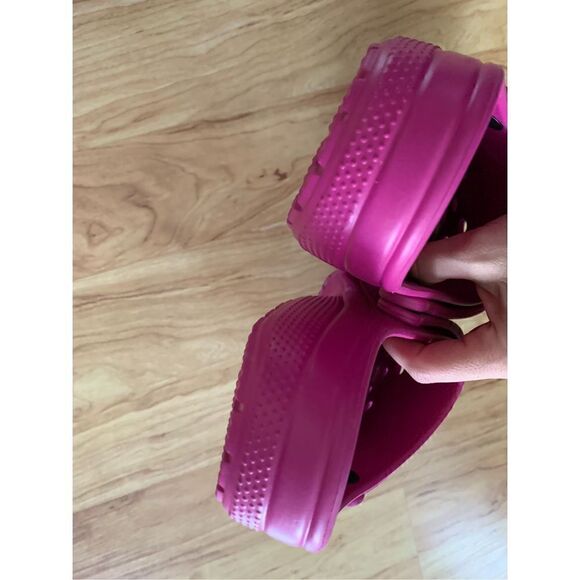 Crocs pink size 11 women’s and 9 men’s - Picture 2 of 5